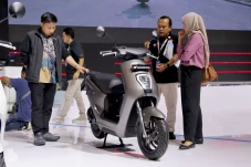 Di Tengah Lesunya Pasar,...