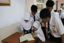 Kenalkan Siswa dengan...