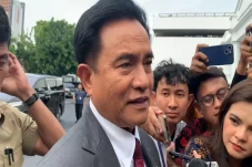 Menko Yusril Soal Djamari...