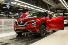 Nissan Pelajari Strategi...