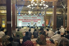 Hadiri Maulid Nabi di...