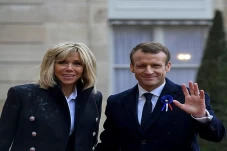 Presiden Macron Akan...