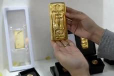 Harga Emas Antam Tembus...