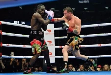 Skor Canelo vs Crawford...