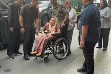 Temui Delpedro Dkk di...