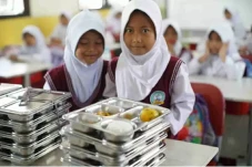 DPR: Program MBG Harus...