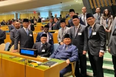 Dampingi Prabowo di...