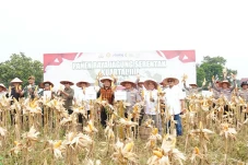 Kapolda Riau Pimpin...