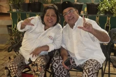Suti Karno Dirikan Yayasan...