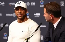 Anthony Joshua Mendadak...