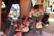 INH Salurkan Bantuan...