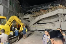 4 Alat Berat Dikerahkan...
