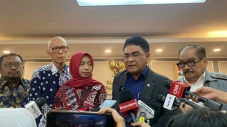 DPR Minta Kemlu Bentuk...