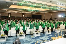 PPP Terbelah Lagi, Hendri...