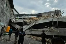 Bangunan Musala Ambruk...