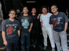 Penampilan DMasiv di...