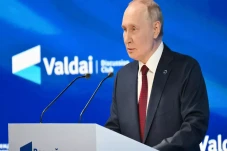 Putin Balas Trump yang...