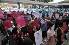 Pramono Putihkan 1.238...