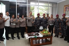 Surprise HUT ke-80 TNI,...