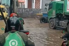Tanggul di Sunda Kelapa...