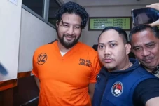Tertangkap Edarkan Narkoba,...