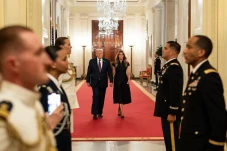 Trump Restui Pejuang...