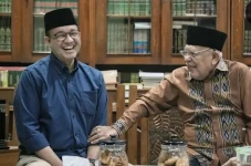 Anies Bagikan Momen...