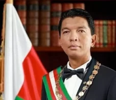 Mantan DJ Ini Jadi Presiden...