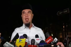 Ahmad Dhani Laporkan...