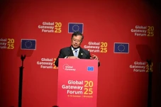 Presiden Kolombia Gunakan...