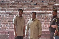 Momen Prabowo Lihat...