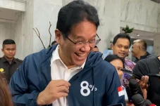 Purbaya Pamer Jaket...