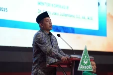 Menkop Ferry Inginkan...