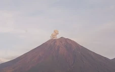 Gunung Semeru Erupsi...