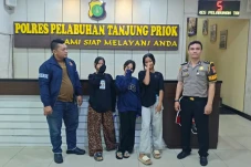 3 Anak Tersesat di Pelabuhan...