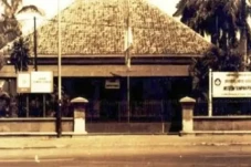 Ada Upacara, Jalan di...