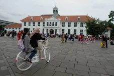 Soal Pemindahan IKJ...