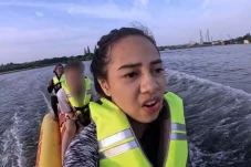 Azia Panik Naik Banana...
