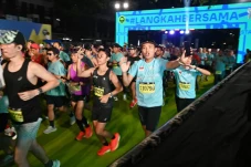 Kisah Puluhan Running...