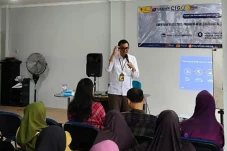 Mengangkat UMKM Naik...