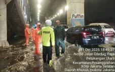 Hujan Deras di Jakarta,...