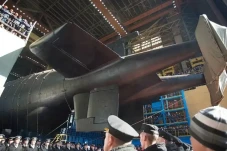 Rusia Luncurkan Kapal...