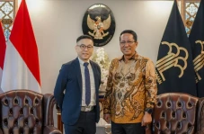 Temui Menkum Supratman,...