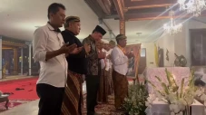 Jokowi Melayat Raja...