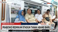 Prabowo Naik KRL dari...