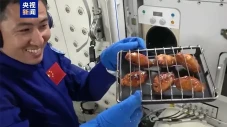 Astronot China Gelar...