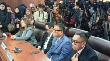 Adies Kadir dan Uya...