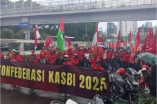 Unjuk Rasa di Gedung...