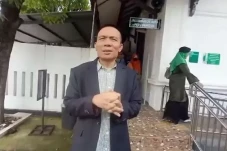 Rismon Sianipar Tak...