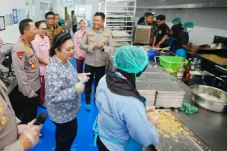 Kapolri dan Ketua Komisi...